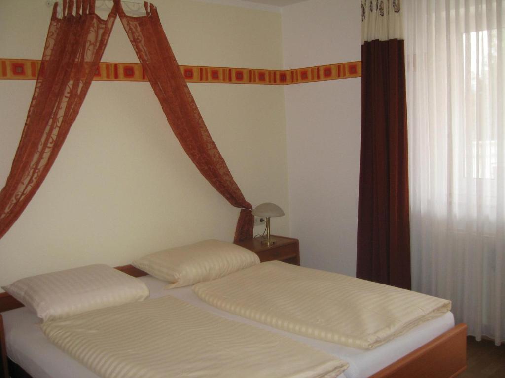 Hotel Alt-Holzhausen Bad Pyrmont Phòng bức ảnh